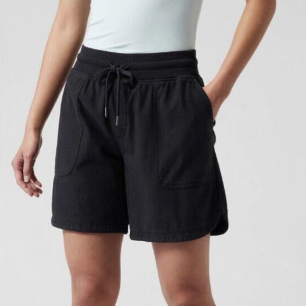 Athleta Women’s Small  Black Drawstring Waist Farallon Midi Shorts.